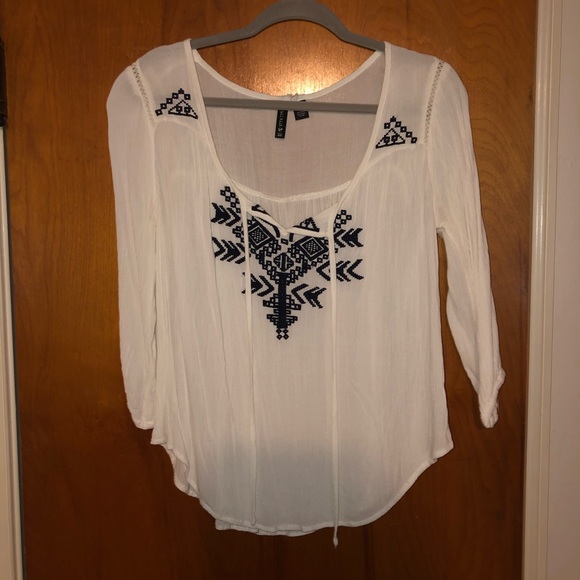 Full Tilt 3-Quarter Sleeve Distressed Top - Picture 1 of 4